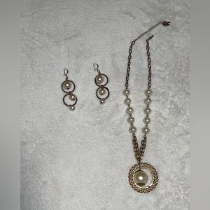 Pearl necklace and earrings set